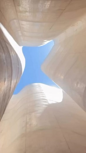 El Mirador del Cerro del Obispo, un elemento arquitectónico que funciona como referencia y guía que conduce al peregrino a la parte más alta del cerro; un sitio de descanso y apreciación por la increíble vista que nos proporciona el lugar. Hablar desde el interior, hace que nuestra voz sea escuchada más allá de nuestro alrededor, ya que genera resonancia. Son nueve intervenciones arquitectónicas, que han obtenido varios reconocimientos internacionales por su concepto integral y la participación 