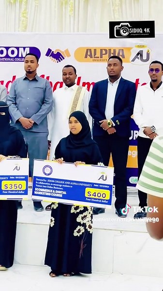 #Zoom_College wuxuu si gaara u garab siiyaa hablaha ardayda ah , maadaama ay kaalamaha hore kaga jiraan waxbarashada. #burcotogdhersomaliland #hargeisa #somalitiktok #technology