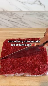 (dairy-free) STRAWBERRY CHEESECAKE ice cream bars!! 🍓🍦 OMG!!! The perfect v-day dessert to serve on v-day for your lovers. This homemade and healthy version of strawberry shortcake will blow your mind! It’s creamy, rich, and packed with that nostalgic shortbread crunch—except this one is made with better-for-you ingredients and NO dairy. Plus, you don’t need an ice cream maker! Just blend, freeze, and enjoy. INGREDIENTS: Cookie Base: 1 bag (4.5 oz) Siete Mexican Shortbread cookies 3 tbsp melte