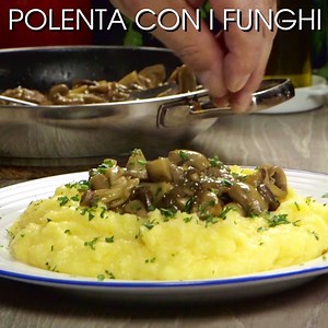 Ma che piatto favoloso è la polenta con i funghi! Noi l'adoriamo :D Condividi la ricetta se la ami alla follia anche tu