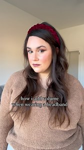 I love doing this hair hack when I wear headbands or hair bows otherwise I look a bit flat on top. This hairstyle works even without adding waves and if the tie creates too much of a fountain at the top you can use bobby pins to tuck it down underneath the band or bow Using the @t3micro CurlWrap that automatically rotates @redken shine flash and added @theouai hair oil for fly aways before I leave the house (always) @goodyhair ouchless forever ties #hairtutorial #headbandstyle #hairbow #hairstyl