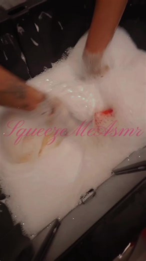 Part 2 1/2 @SqueezeMe Asmr This was such a good squeeze 🤤🤤🤤🤤 #suds #water #spongesqueezing #foryou #spongetok