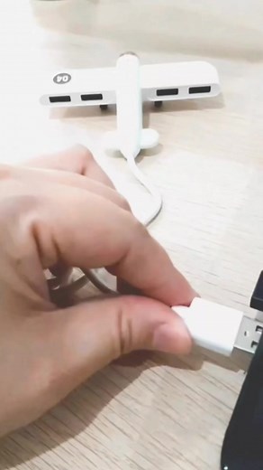 2.1K views | This interface can not only fulfill the charging requirements, but also enable file exchange between mobile storage devices  #iuiga #usbport #travelblogger #travelgadgets #travelessentials #travelmusthave #instatravel | IUIGA | Facebook