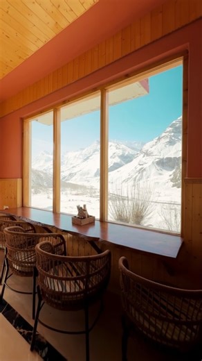 Have you been to this hidden gem in Sissu yet? 🌿✨ Welcome to La Hault Cafe with Pinterest worthy corners that meet the best Himalayan views. Cozy Outdoor seating, with the view of the stunning Sissu waterfall, and delicious multi cuisine dishes that make every bite unforgettable. 🍝☕ Perfect for slow mornings, mountain sunsets, and everything in between only at La Hault Cafe ☕️ 📍La Hault, Sissu, Himachal Pradesh 📞 Book your stay: WhatsApp 91 62304 14883 | Link in bio | Also on MakeMyTrip & Ai