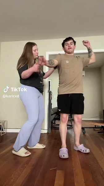 Move yo hips ya ya ya! #tiktokdance #moveyourhips #tiktoktrend #nofear #nofeardance #nofeardance #dancing #dancingtutorial #couplesdance #couples #tiktok #fypシ