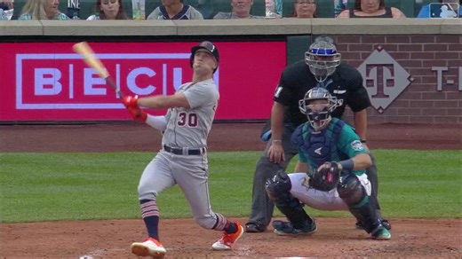 Carpenter pega HR de 3 carreras