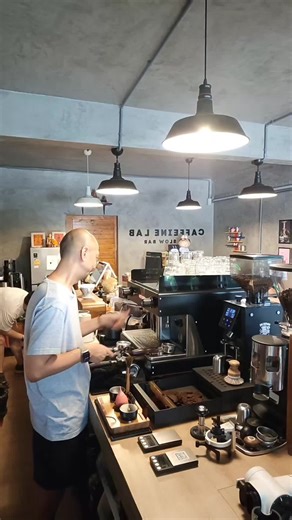 Caffeine Lab & Slow Bar บน TikTok