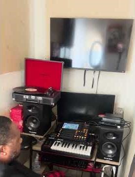 Sampling from a live vinyl 🎧🥁🎹