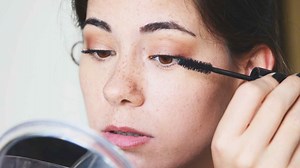 How to Apply Makeup to Hooded Eyes: The Best Tips and Tutorial Videos for 2023 - Word From The Bird