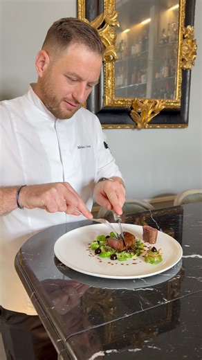 When autumn flavors meet culinary artistry 🍽️ Chef Mathieu Croze presents his seasonal creation: Saddle of venison scented with juniper berries, Sauteed savoy cabbage, Blueberry gel, Game jus 🍂 | Beau-Rivage Genève