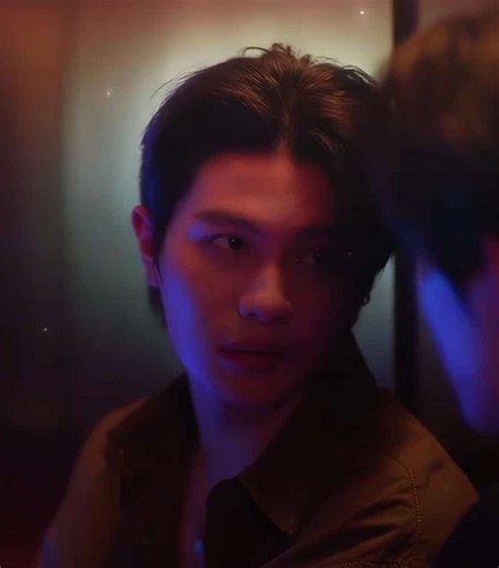 Dean proves with each new episode that he’s a red flag 🥰 #youmaniac #williamest #williamjakrapatr #thaibl #fyp ignore: you maniac edit // you maniac ep 4 // dean you maniac edit // williamest edit // william jakrapatr edit // thai bl actor // thai bl series edit // boys love series // foryoupage // viral