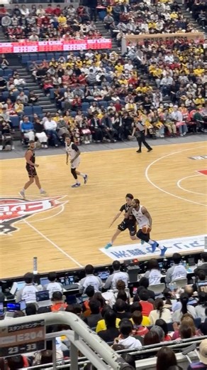 止まらない止めれないニュービル選手のドリブルシュート #short #宇都宮ブレックス #大阪エヴェッサ #basketball #Bリーグ