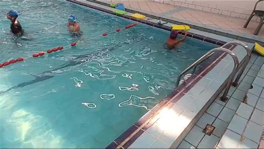 Backstroke provides whole body workout, strengthen heart, relieve back pain, correct rounded shoulders, improve posture, build muscle faster & most importantly reduce osteoarthritis pain..!!! #backstrokeswimming🏊🏾‍♂️❤️ #benefitsofbackstroke #fullbodyworkout #strengthenheart❤️ #improveposture #bestforbackpain #reduceosteoarthritispain #Muha | Swimming School Karachi