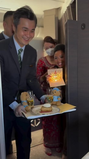 Luxurious Travel Experience with Singapore Airlines | Business Class, First Class, Suites