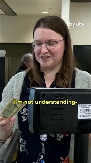 Once it clicked she couldn't stop smiling at this act of kindness 🤩