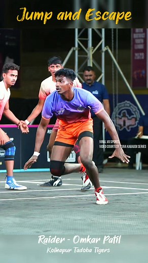 What A Jump..... Riader Omkar Patil From Kolhapur Tadoba Tigers #yuvakabaddiseries #yuvakasaathi #joshjazbajunoon 🎥 @yuvakabaddiseries #Kabaddi #trending #KabaddiKabaddi #KhelKabaddi #kabaddijump | SportsFlic Tech