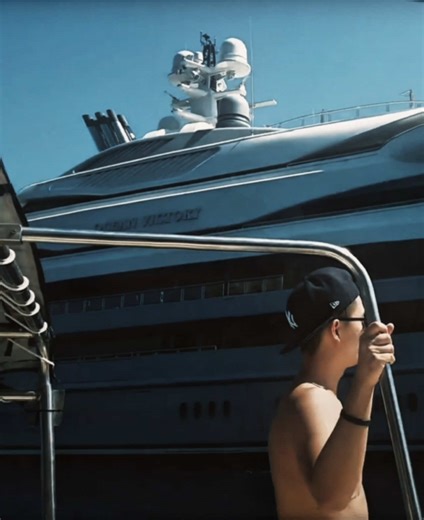 Exploring the Ocean Victory Yacht: Millionaire vs Billionaire