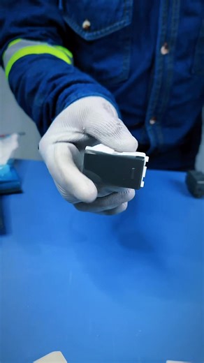 9K views · 537 reactions | Nuestra línea de placas ofrece una amplia gama de modelos con acabados brillantes y materiales resistentes. Fáciles de instalar, seguras y elegantes, son la opción ideal para quienes buscan calidad y practicidad en un solo producto. Diseño que combina con cada ambiente. | Tramontina | Facebook