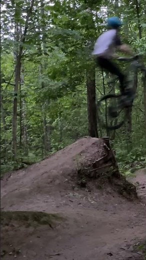 Learning how to jump on Specialized Status 160 🤙🏻 #mtb #downhill #bike #enduro #mountainbike