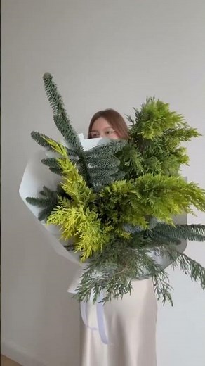 Зимний букет с хвоей разных видов "FOREST WHISPER"