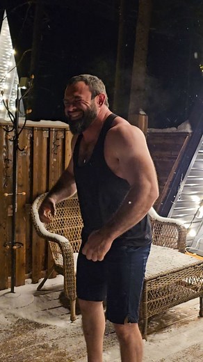 ПРОКАТ СВАДЕБНОЙ НАЦ ОДЕЖДЫ💂👰 on Instagram: "Нобэ отдых 😍😃🗻 __________________________________________ Отдыхаем с братьями😍❄️ Любимый мультик @kazik_titan0070 и @asker_irigov 🐻🐻"