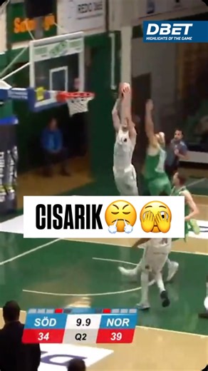 Ryker Cisarik dunkar i bollen för att avsluta första halvlek! 😤🫣🔥 🎥 SBL Highlights of the game presenteras av DBET. Se alla matcher på Expressen! 📺 #sblherr | SBL Herr