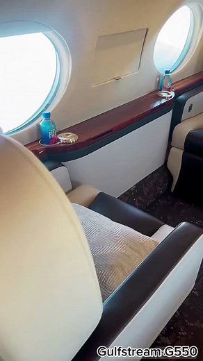Exploring the Luxurious Gulfstream G550 Interior