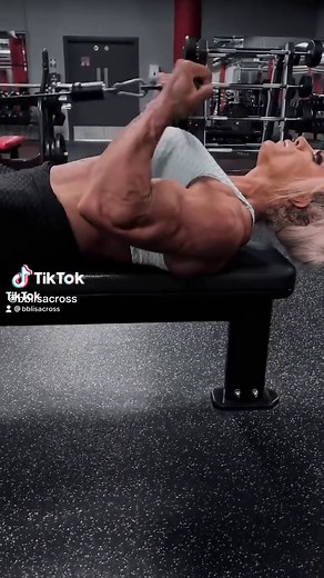 Be your own inspiration 🤘 #self #selfimprovement #grow #growth #gains #improvement #learn #learnontiktok #training #fitness #biceps #workout #newyear #fyp