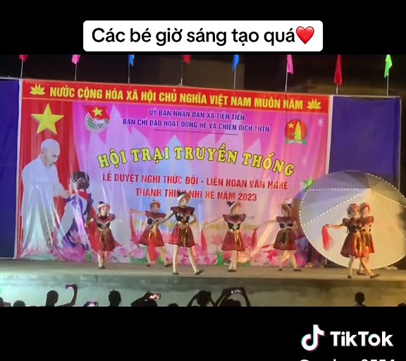 Sáng Tạo Múa Văn Nghệ: Máu Đỏ Da Vàng Tôi Là Người Việt Nam