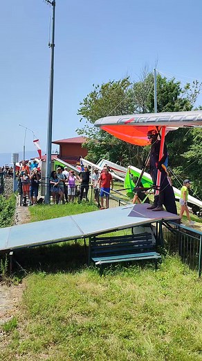 660K views · 10K reactions | Task 4 of the 3rd FAI World Hang Gliding Class Sport in Laveno, Italy. Watch live https://lt.flymaster.net/bs.php?grp=6737 #hanggliding #livetracking #freeflight #drachenfliegen #asadelta | Flymaster Avionics | Facebook