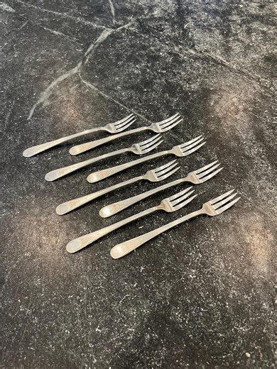 Set of 8 Vintage Newport Silver-plated Forks | Floral Silverplate Flatware | Cocktail Dessert Forks | Classic Table Setting - Etsy