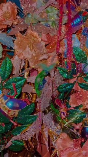 Had lots of messages asking if I was trimming up for Christmas this year after my Harewood house installation. Of course I have! My tree has been up for weeks…I’ve gone for a cute little make up theme in here with lipsticks, handbags, compacts and perfume bottles most of which I’ve repainted and embellished and lots of florals. It’s all looking super pretty and today is my last workshop and then it’s full on relax and socialising mode next week! Cannot wait x | Interior curve