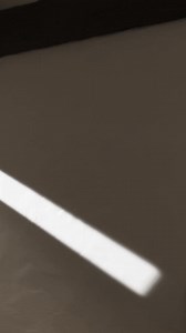 🧘‍♀️ Un nouveau niveau de confort et de design est là ! Découvrez nos nouveaux stores électriques VELUX, conçus pour allier praticité et élégance. 25 % plus fins que nos anciens modèles, ils s’intègrent harmonieusement à votre décoration intérieure. 🤳 Contrôlez-les à distance en toute simplicité — ils s’ouvrent et se ferment tout en douceur… Tellement discrets que vous oublierez presque leur présence. Grâce à leur obscurité optimale, profitez d’un sommeil paisible et faites de votre maison un 