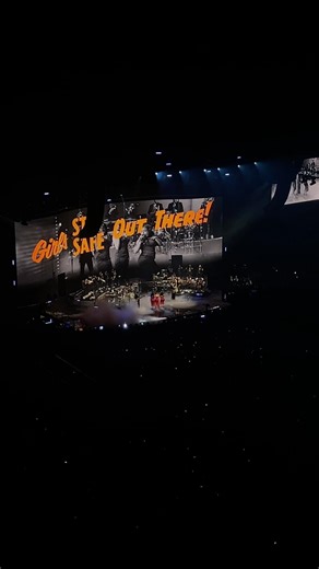 ‘Beware The South London Lover Boy’ filmed by meee 🥹 // #raye #concert #thistourmaycontainnewmusic