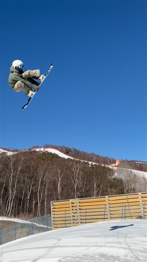 夏目 睦穂 on Instagram: "1440🪞0441 @quest_snow_slayers @yas_sato @keitainamura @aoto_kawakami @f.nagi_.23 🎥 @u.mizuno.u 🏔️ @yundingparks @genting.secretgarden support @prhythmouterwear @lade.snow @mosssnowboards @kashiwax123 @make_yukiita @8beeat @ilbase_training.support @unionbindingco_jp @deeluxe.jp @dreadhouse2025 @yoroiofficial"