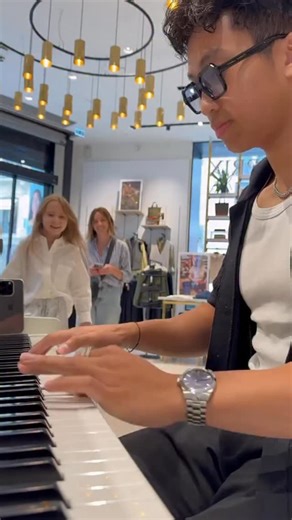 Unbelievable ending everyone was shocked 😮 . . . . . . #reels #prank #piano #trendingsong #music #song #musicians #fyp | Raj Chaudhary