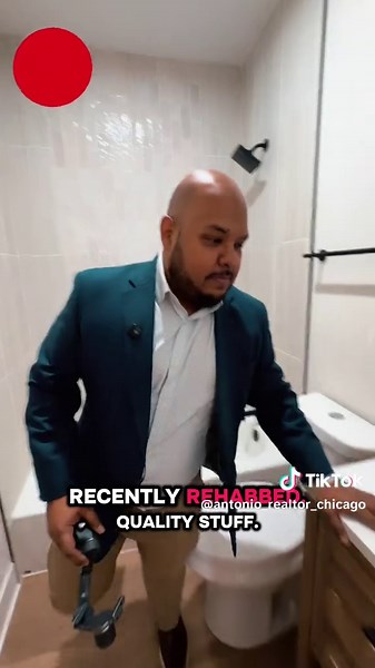 Property tour in Berwyn, IL. Comment HouseHunt to see if you Qualify! 📍 Berwyn 💰 499,999 🛏️ 4 Bedrooms 🚽 3 Bathrooms 📲Want to see if you qualify? 👉🏾 Comment