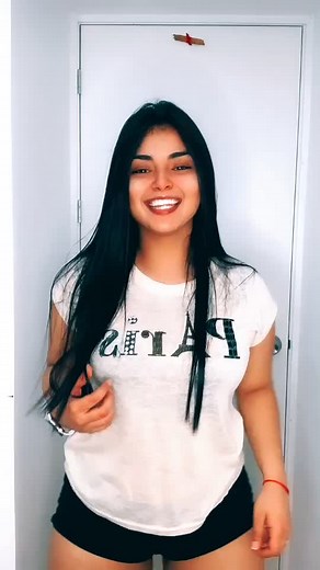 😋 #fyp #tiktok #foryou #xyzbca #fypシ #follow #viral #peru #silvanaruiz #latina #trend #girl #peruana #cuarentena #twerk
