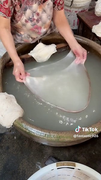 Have you ever seen this traditional Chinese silk quilt making process? #tiktok #silk #silkproduction #fyp