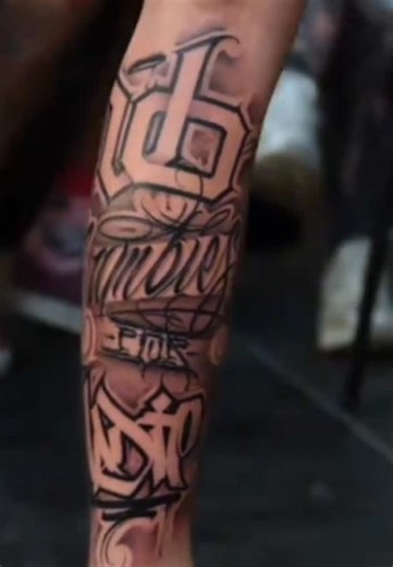 Free Hand Lettering Demonstration at Tattoo Convention