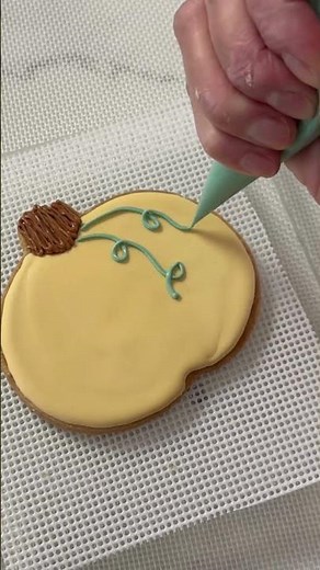 Fall Pumpkin Cookie in 30 Sec!