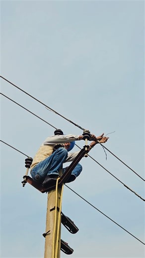 Overhead Line Installation – Pin Insulator Winding || #electrical #lineman #top