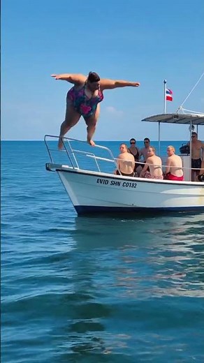 "When She Jumped... The Whole Boat Sank! 😂💥 | Epic Water Crash!"#ViralVideo #viral #trending #bmw