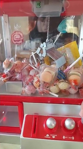 How to grab candies into grabber machine
