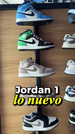 Esto es lo nuevo de Jordan 1 que nos acaba de llegar a tienda. 🔥 Revisa precios y modelos disponibles en www.totalsport.pe Ubícanos en nuestras 5 tiendas de Tacna: 🏢 Av. Pinto 450-A 🏢 Mercadillo, Alfonso Ugarte local A-25, A-15 🏢 Av. Coronel Mendoza 1497 esquina con calle Piura (en frente del Scotiabank) 🏢 Av. Coronel Mendoza 1472 (costado del Scotiabank) #nike #original #jordan1 #sneakers #jordan