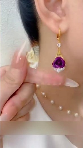 🌹【Compra 2 y llévate 2 gratis】Pendientes de rosa lujosos y elegantes con incrustaciones de diamantes