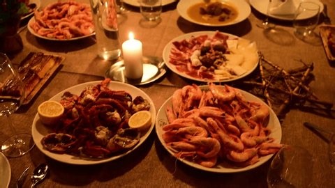 clip-3972892313-fine-dining-table-setting-christmas-seafood-dinner