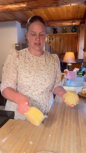 9.1K views · 114 reactions | Let’s make a homemade pie crust for our pumpkin 不 #baking #homemade #pie | Amanda Leister | Facebook