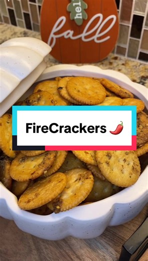 FireCrackers 🌶️ Ingredients: 1 stick butter, 3 tbsp minced garlic, 2 tsp slap ya mama seasoning, 1 tsp black pepper, 1 tbsp dan-o’s spicy seasoning, 2oz. Or 2 pkts ranch seasoning, 1 tbsp red pepper flakes, 1-1/2 cups olive oil, 6 sleeves ritz crackers #firecrackers #spicycrackers, #cajuncrackers #hotcrackers #firecrackerrecipe, #partysnack #easypartyfood #easypartydip #pumpkincheeseball #easypartysnack #holidayrecipe #ritzcrackers #spicyritzcrackers #cheeseandcrackers #danosseasoning #saltines