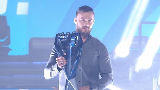 【赛场直击】Pasha携2024上海major冠军奖杯入场